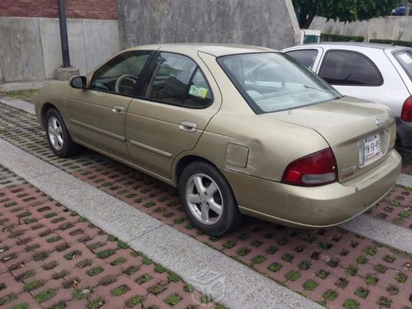 Bonito Nissan Sentra Lujo 1 -02