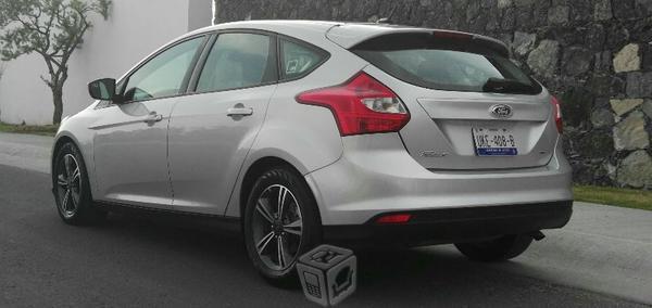 Ford focus hb se sport 2 lt 4 cil -12