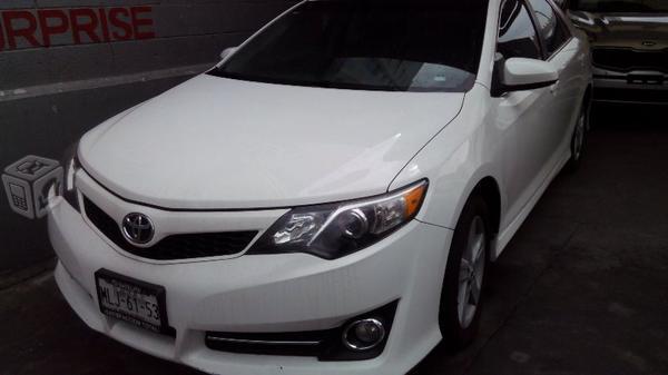 Camry blanco impecable -12