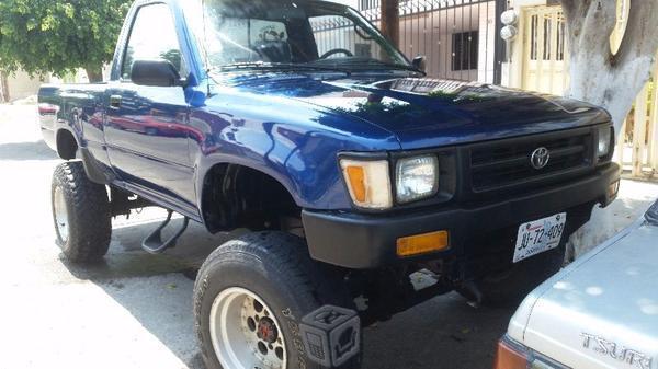 Toyota 4x4 estandar 5 vel 4 cilindros ami nombre -93