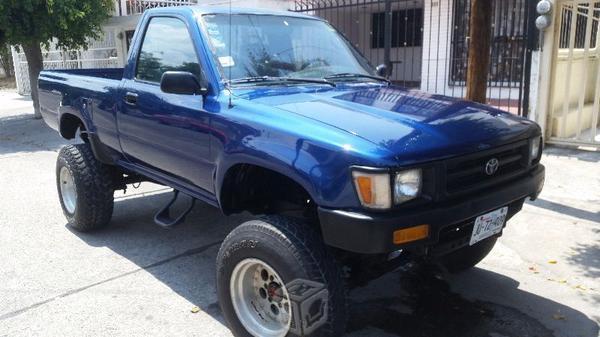 Toyota 4x4 estandar 5 vel 4 cilindros ami nombre -93