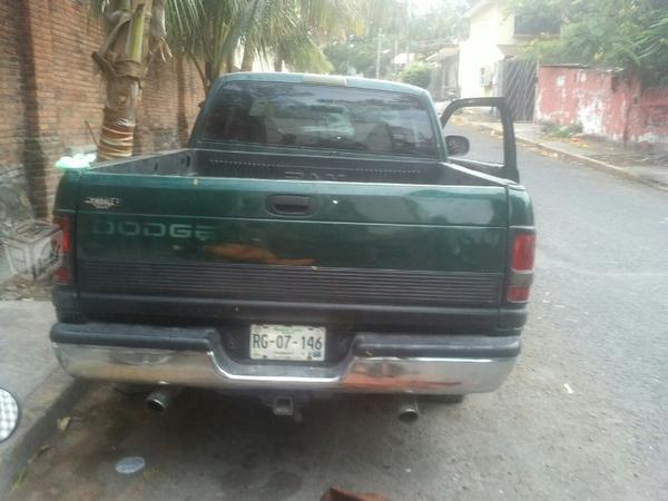 PICK UP Dodge ram chocada -99