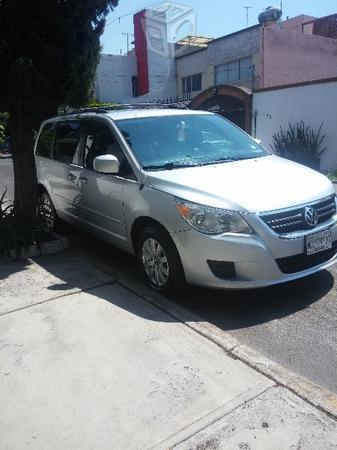 Excelente camioneta familiar routan