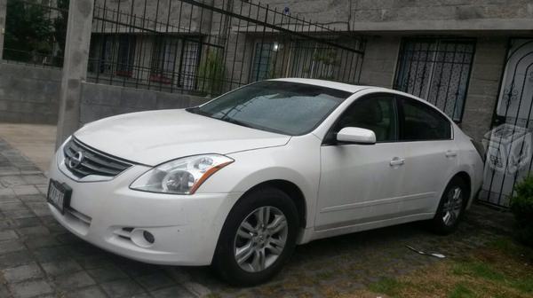 Altima higth 4 cil unico dueño -10