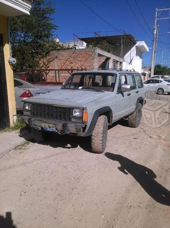 Cheroke 4x4 si le jala su doble -84