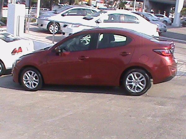 Toyota yaris r xle -16