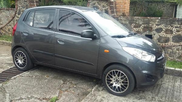 Hyundai i10 con aire impecable -12