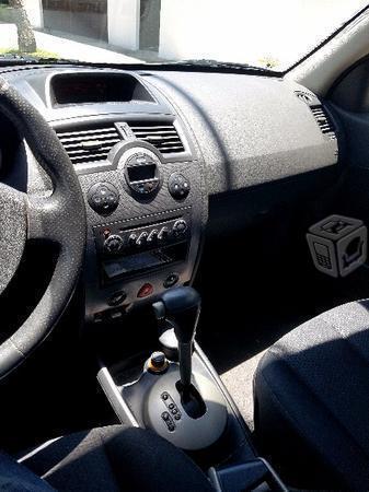 Renault Megane sedán Automático -06