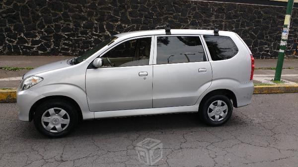 Toyota avanza automatica factura original 1 dueña -09