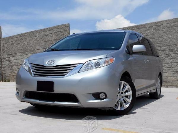 Toyota Sienna XLE Piel Plata -12