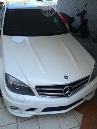 Mercedes Benz C63 particular V8 -09