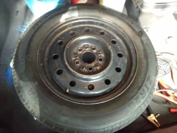 Llanta seminueva 195/60/15 con rin