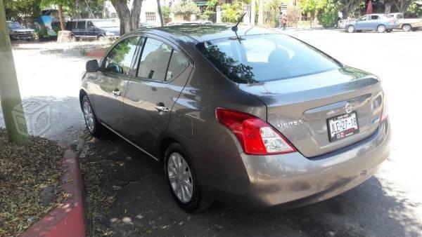 Espectcular Nissan Versa Sense -14