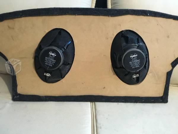 Par de bocinas Sony y tapa trasera de atos