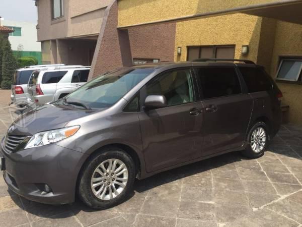 Sienna XLE fact agencia unico dueño