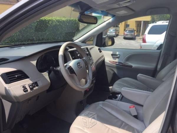 Sienna XLE fact agencia unico dueño