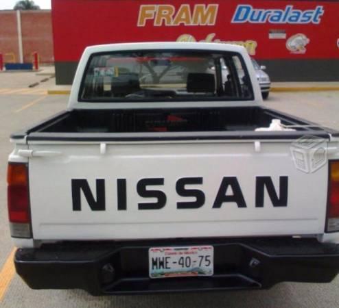 Hermosa Camioneta NIssan Doble Cabina -95