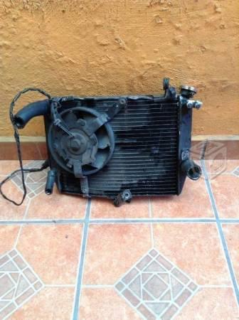 Radiador y bomba de freno trasero R6S 2004