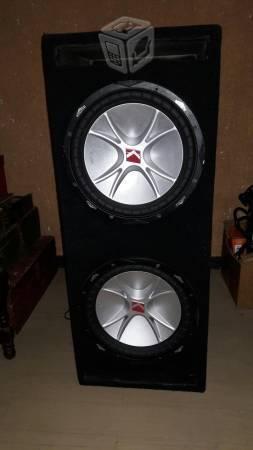 par de sobwoofers marca kiker