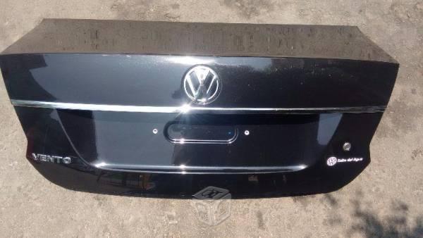 TAPA CAJUELA VW VENTO 2016