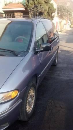Chrysler Town and country -97