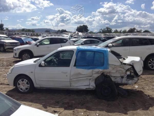 Nissan Platina por partes