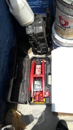 Gato hidraulico en caja de 2 ton