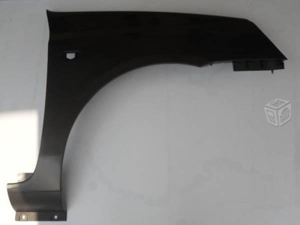 Salpicadera de Renault Clio/Nissan Platina