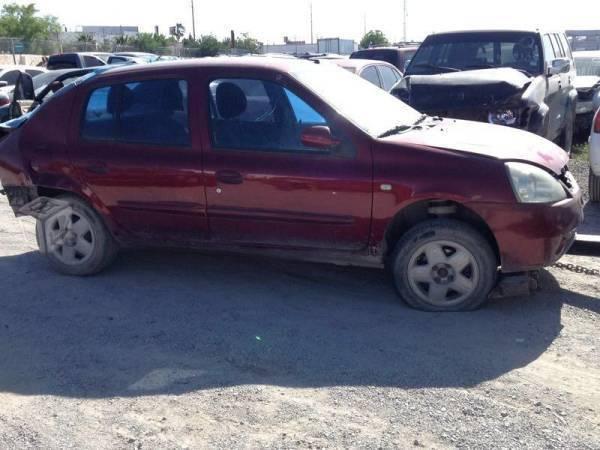 Nissan platina 06 en desarme