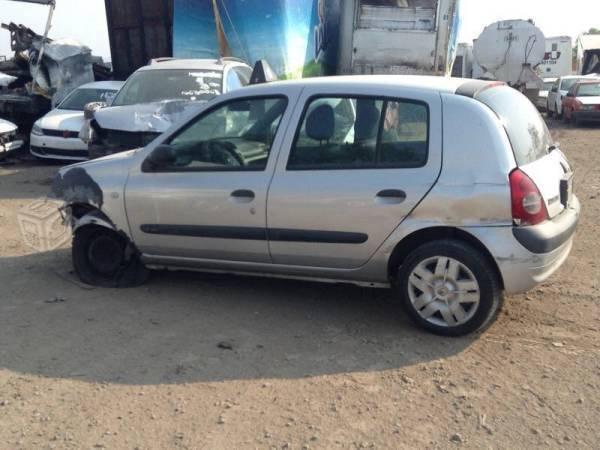 Renault Clio 06 en desarme