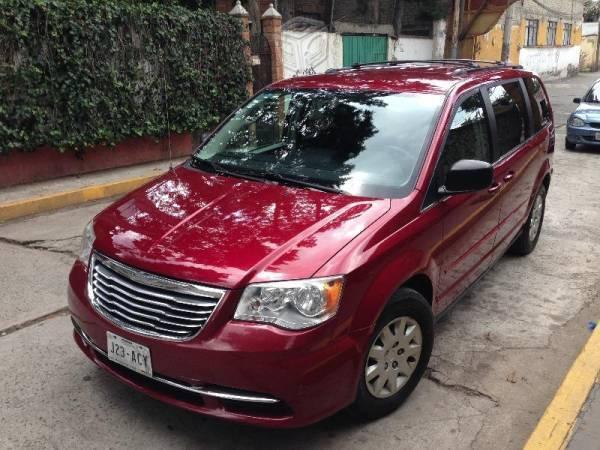 Chrysler Town & Country LX -12
