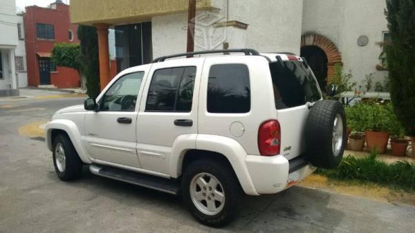 Jeep Liberty 5 puertas 4x2 modelo -04