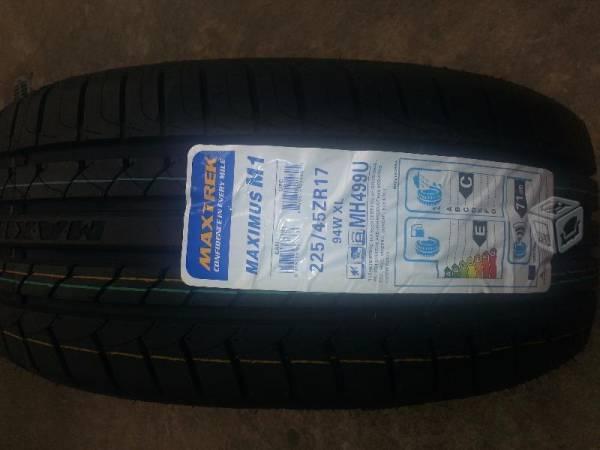 225/45 R17 94W Maxtrek M1