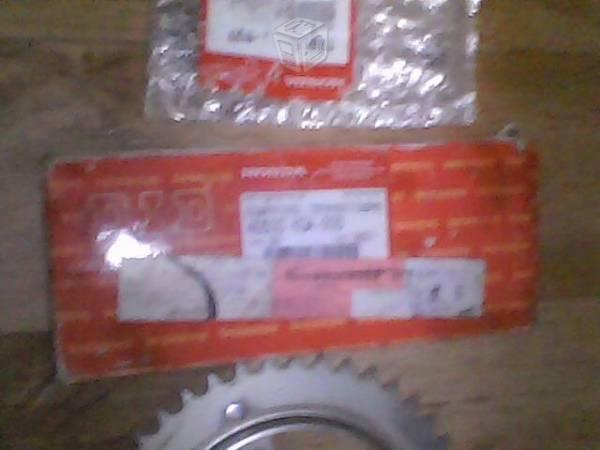 Kit de transmision(sprokets y cadena) cargo 125