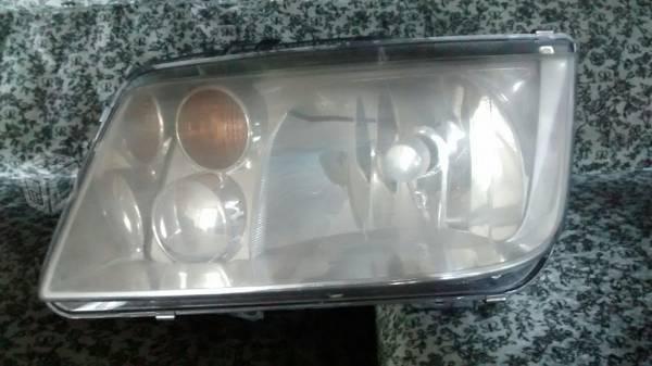 Faro jetta a4 original precio a tratar