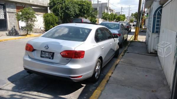 Jetta unica dueña -12