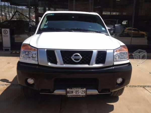 Nissan titan crew cab pro-4x de agencia -14