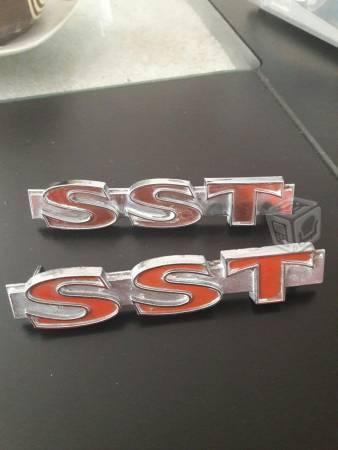 Emblemas y accesorios