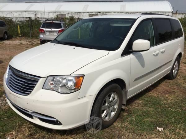 Chrysler Town & Country Touring piel -12