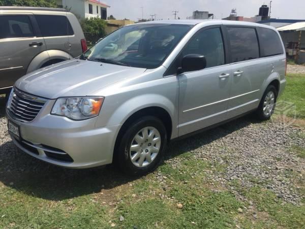 Chrysler Town & Country -12