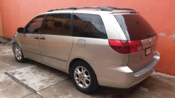 Toyota Sienna Le Nacional -04