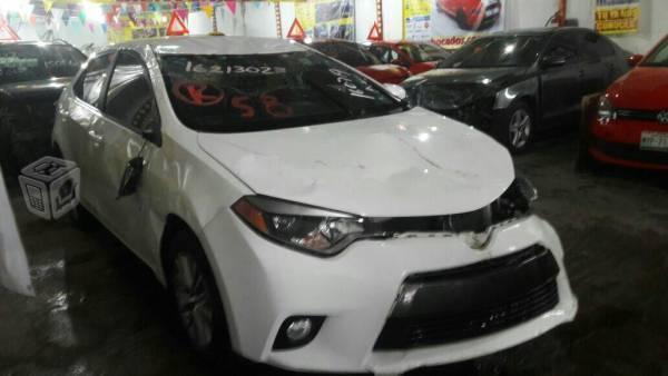 Toyota corolla chocado siniestrado -15