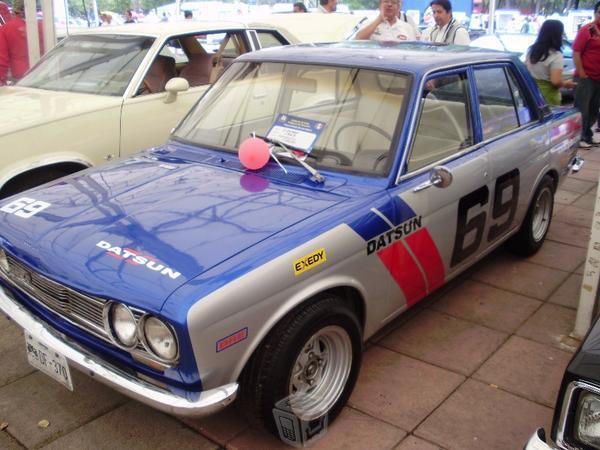 Datsun con placas de antiguo -69