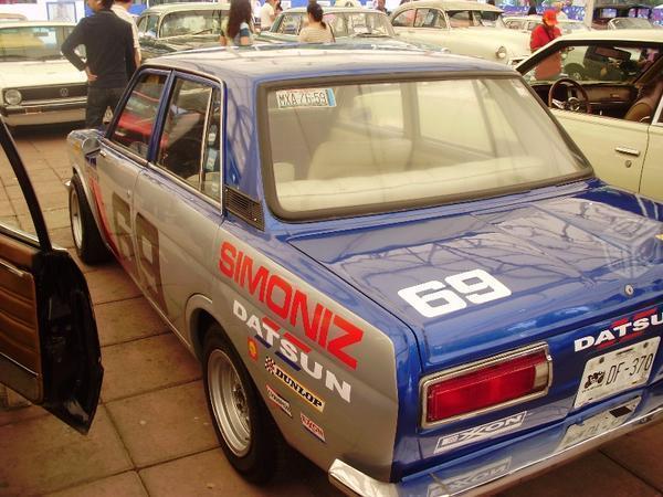 Datsun con placas de antiguo -69