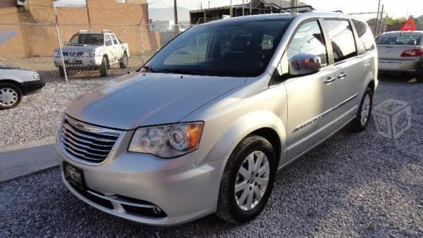 Chrysler Town & Country Limited Impecable -12