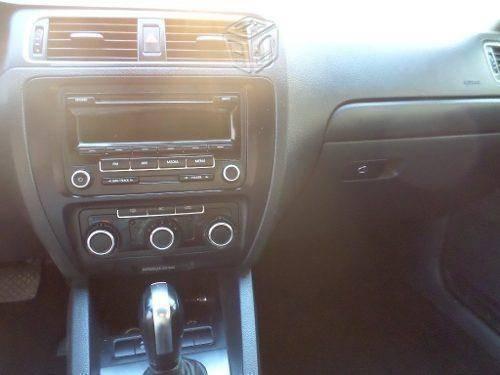 Volkswagen Jetta 4p Style Tiptronic -12