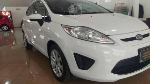 Ford Fiesta SE Hatchback -12