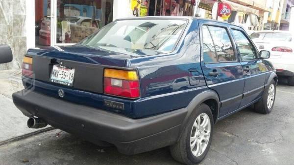 Jetta azul 4 puertas -90