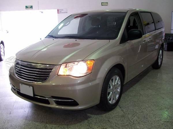 Chrysler town & country lx -13