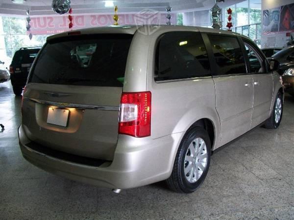 Chrysler town & country lx -13